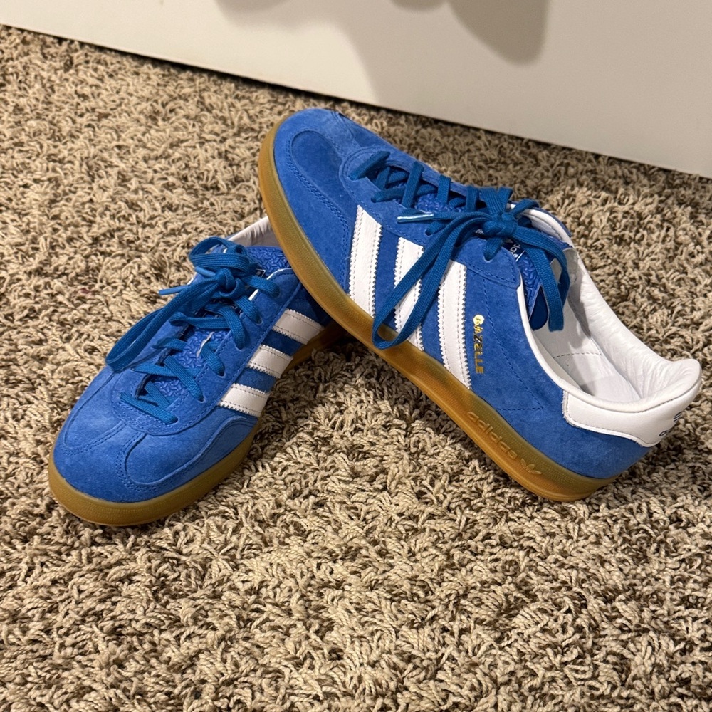 Like-new Adidas Blue & White Gazelles Size US 7